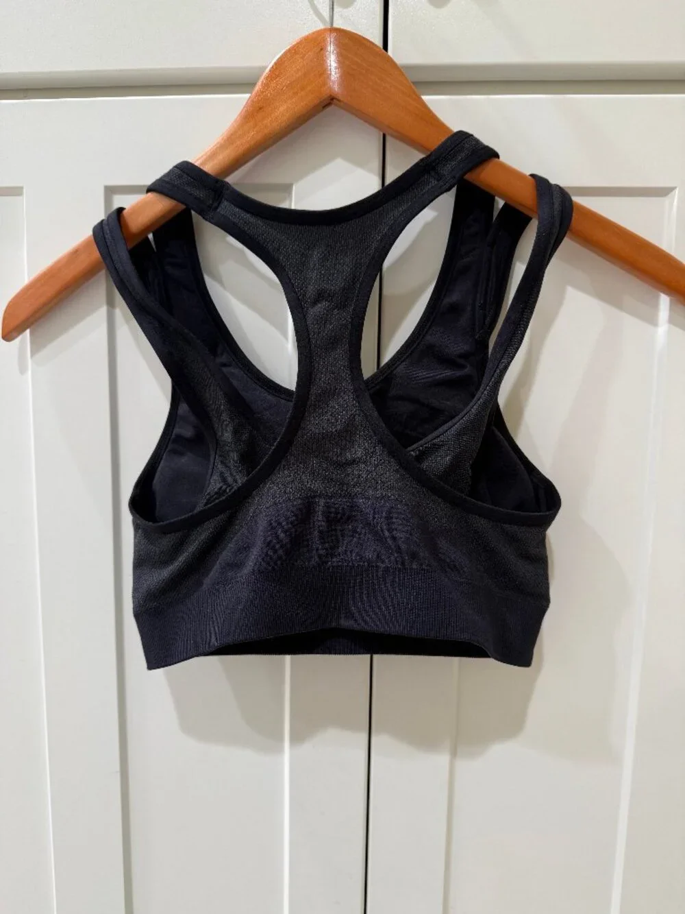 Under Armour Black Compression Sports Bra: Size Medium - Picture 2 of 5